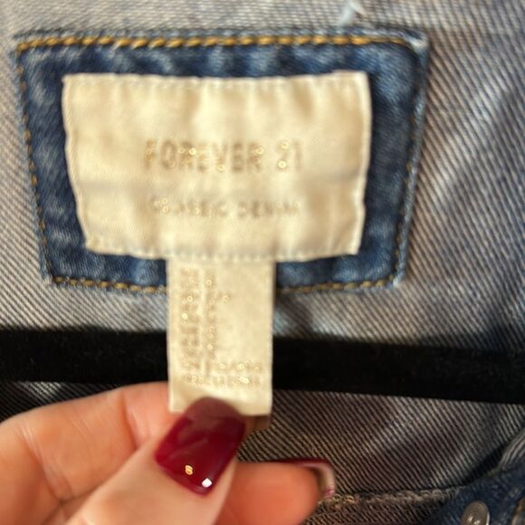 👖 Forever 21 Classic Denim Jacket - Size Small - Picture 2 of 3